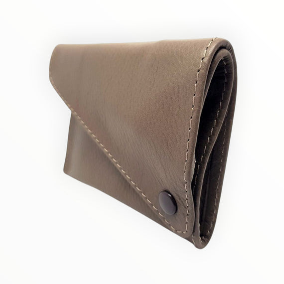 Portatabacco in vera pelle Piccolo con bottone Made in Italy