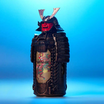 Whisky giapponese Floppypipe Shinobu Shogun in bottiglia a forma di armatura samurai con elmo e maschera rossa