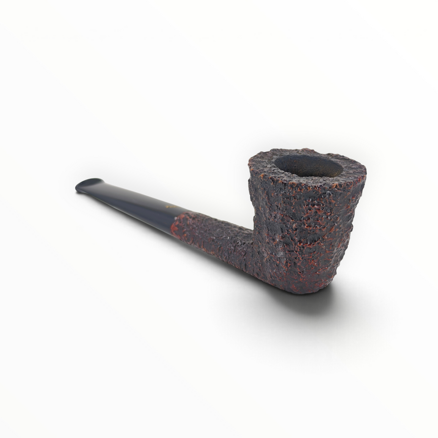 Pipa Ascorti Business KS Dublin usata, in radica rusticata scura con bocchino dritto in metacrilato nero.