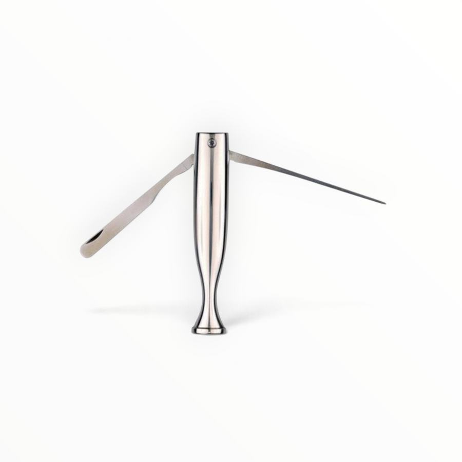 Curapipe Floppypipe in metallo cromato lucido con tre utensili a scomparsa: pigino, paletta e ago alesatore.