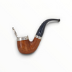 Pipa Floppypipe Peterson Silver Cup X220 Bent Billiard in radica liscia fiammata con coperchio antivento in argento