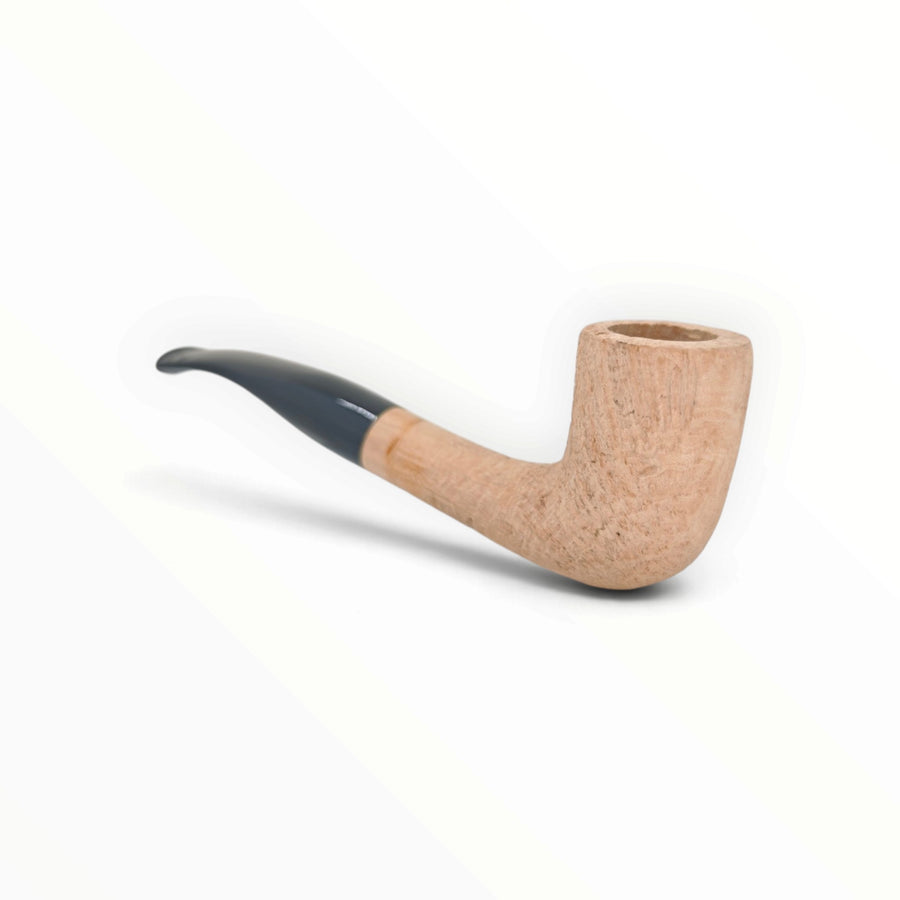 Pipa Floppypipe Primitive Chimney semi curva in radica naturale sabbiata con bocchino in metacrilato nero.