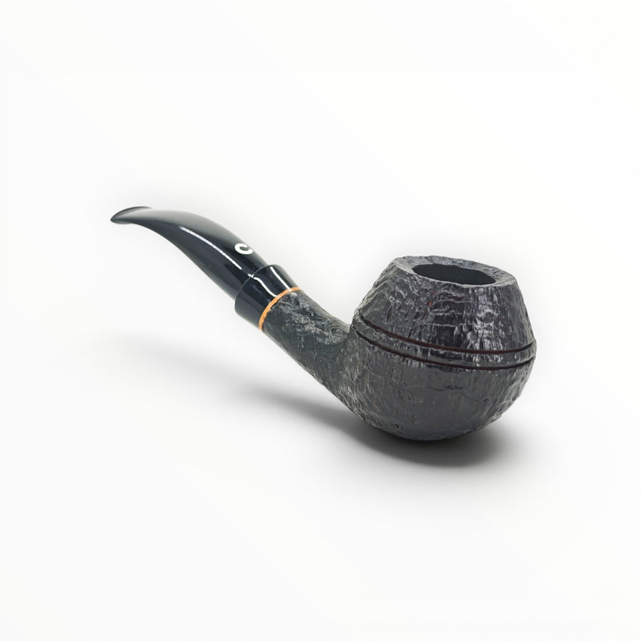 Pipa Il Ceppo Bent Bulldog sabbiata nera con bocchino in metacrilato, disponibile su Floppypipe.