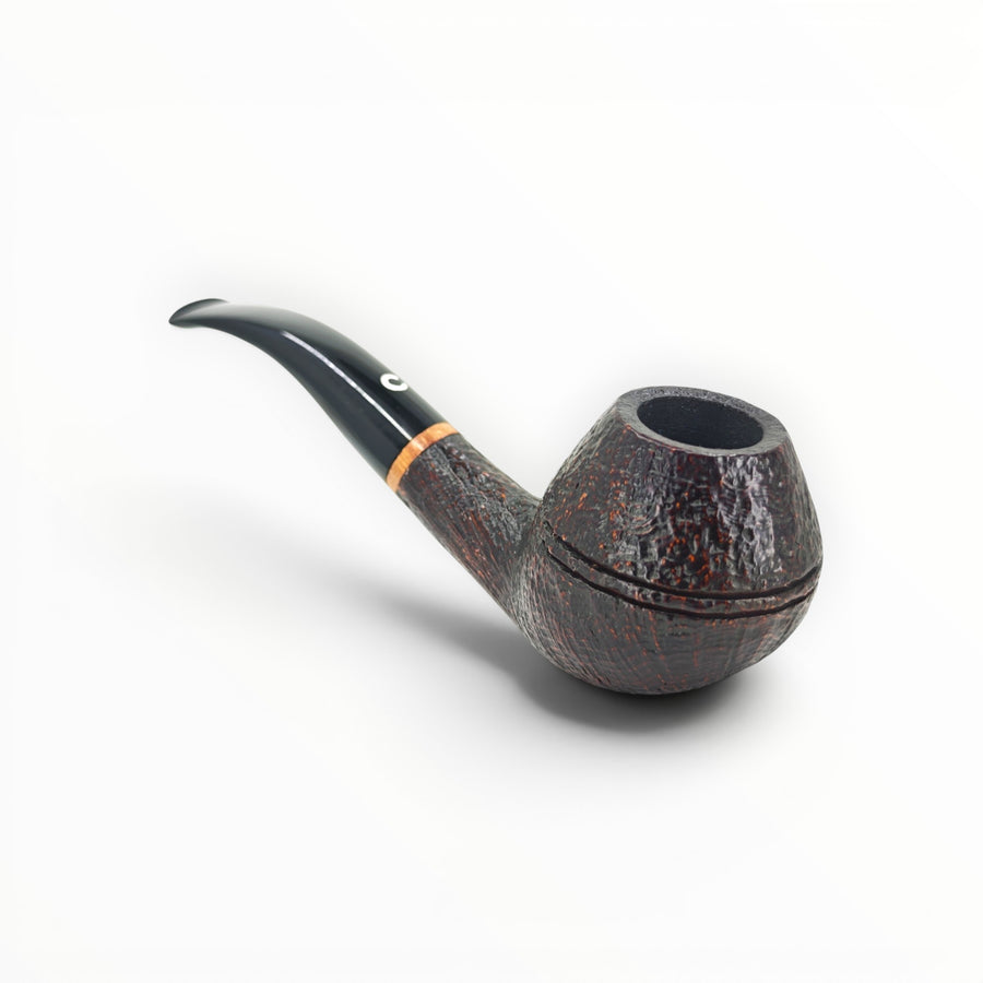 Pipa Il Ceppo Bent Rhodesian sabbiata scura con bocchino in metacrilato nero, disponibile su Floppypipe.