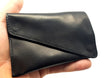 Portatabacco Floppypipe in vera pelle nera, artigianale, compatto e tascabile con chiusura a bottone, Made in Italy.