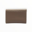 Portatabacco Floppypipe piccolo in vera pelle color taupe, morbido, tascabile e realizzato artigianalmente in Italia.