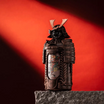 Whisky giapponese Floppypipe Shinobu Shogun Pure Malt in bottiglia bronzata a forma di armatura da Samurai