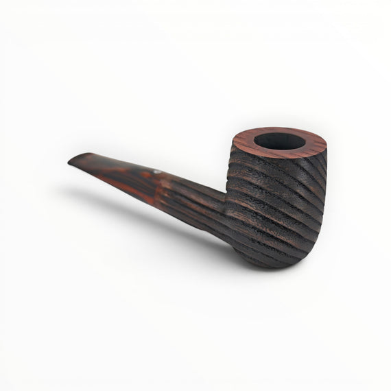 Floppypipe Pipa Talamona New Look in Black, corpo in frassino sabbiato nero con inserto in radica, bocchino in cumberland.