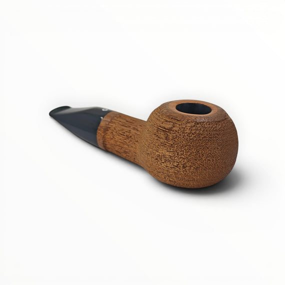 Floppypipe Talamona Reverse Calabash in American Walnut, Apple Author shape, with black acrylic mouthpiece. Handmade in Italy.