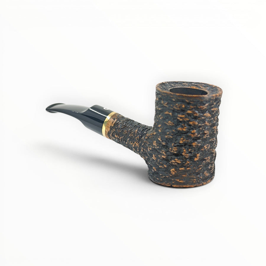 Floppypipe Pipa Talamona Rusticata Latakia 855 pipe with a rustic, dark briar bowl and black mouthpiece, gold band.