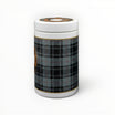 Due vasi Floppypipe in ceramica per tabacco con decoro tartan scozzese, uno grigio e uno blu, con stemma dorato.