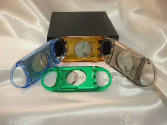 Tagliasigari in plastica colorata con lame in acciaio