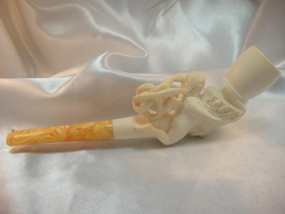 Pipa in schiuma di mare con donna